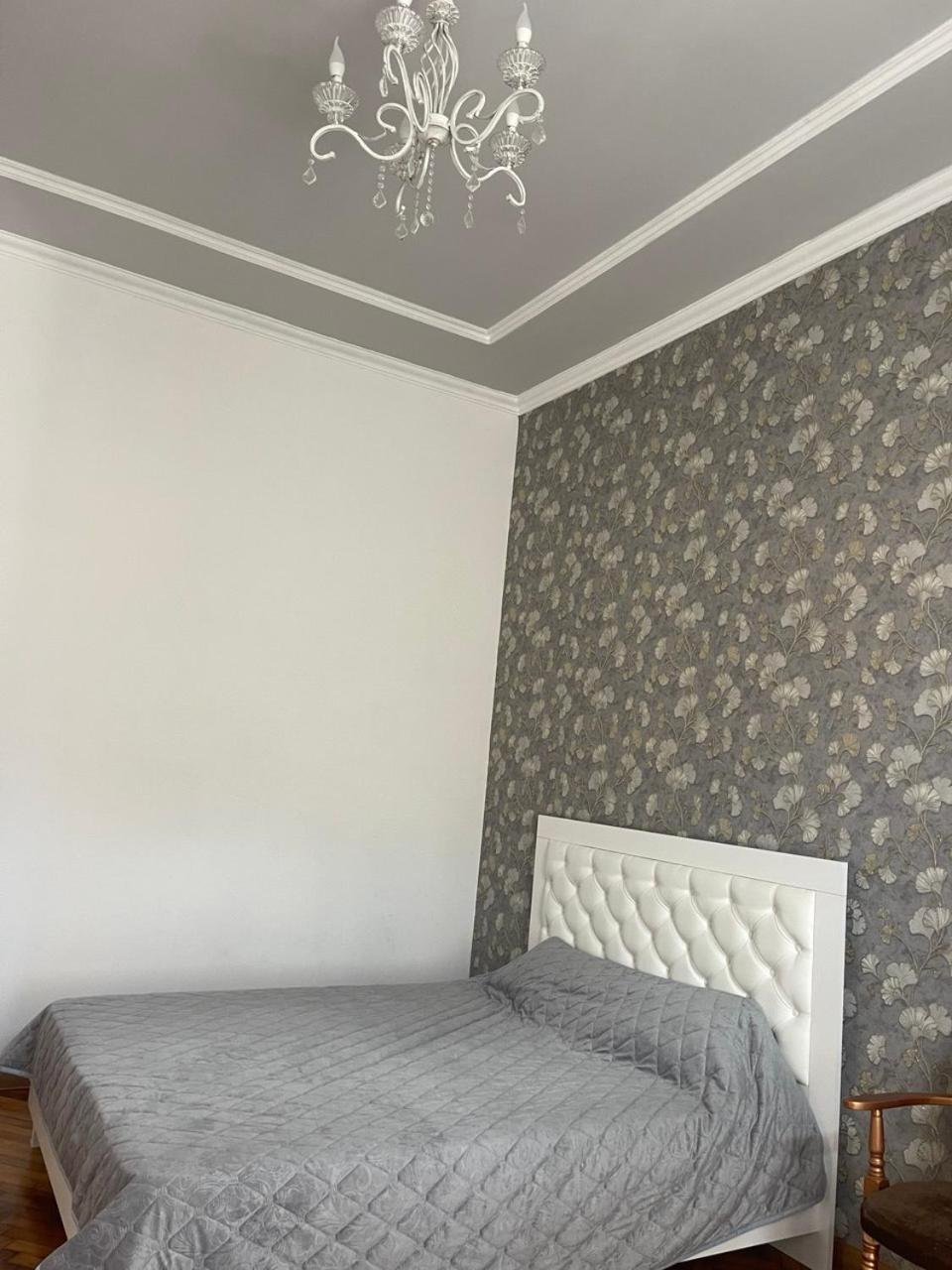 Newtone Apartment Tjernivtsi Eksteriør billede