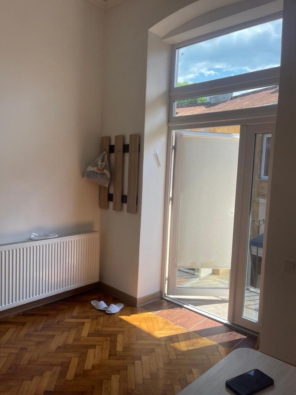 Newtone Apartment Tjernivtsi Eksteriør billede