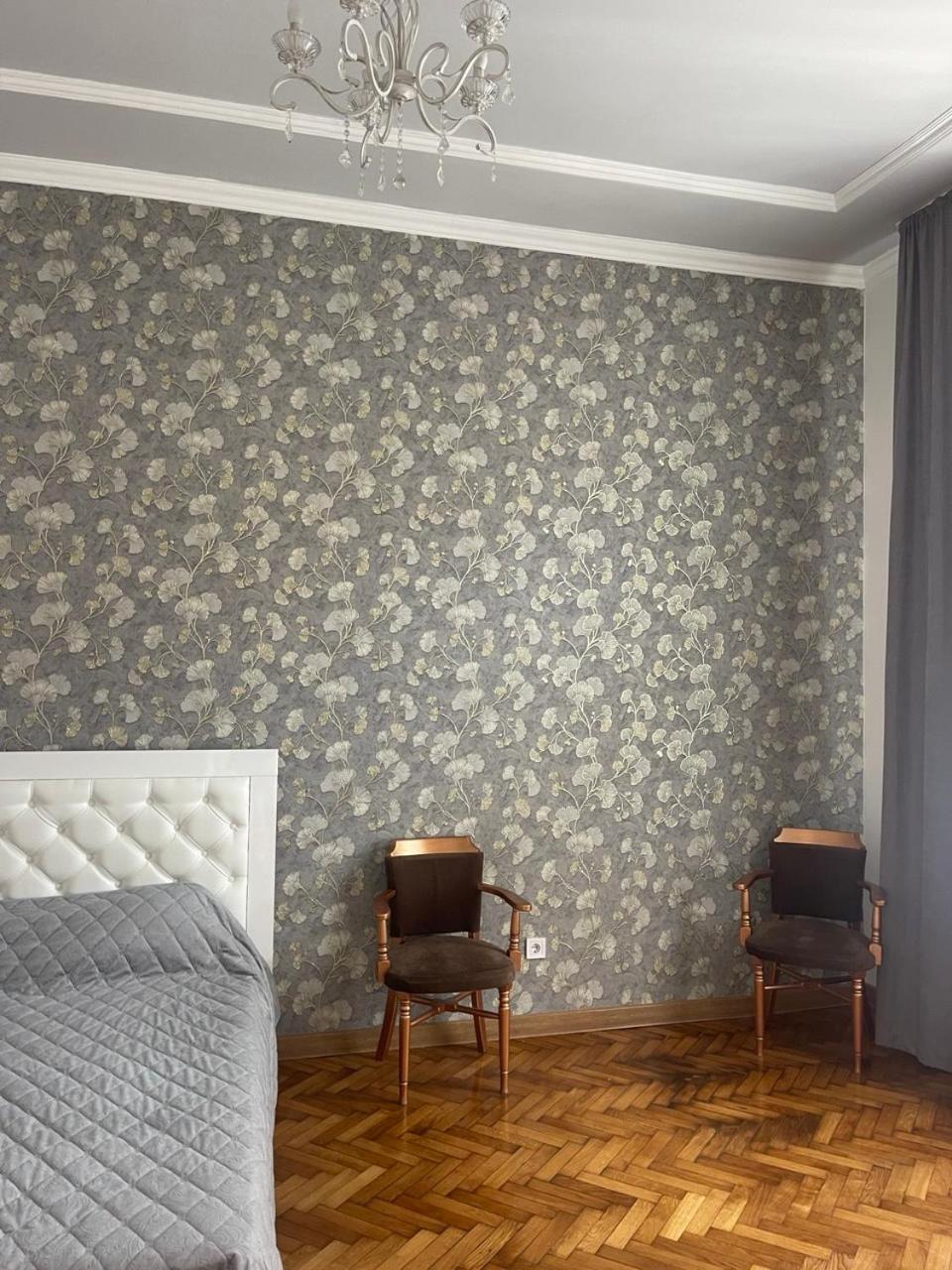 Newtone Apartment Tjernivtsi Eksteriør billede